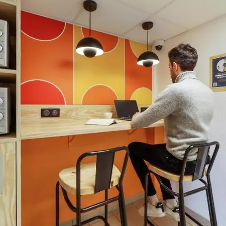 Apartment Dayroom Espace Paris Sans Nuitee Et Partagee Nuitee -- Repos Journee Ou Espace Travail 8-19h Proche Tour Eiffel Ou Usage Bureau A L'heure En Journee -- Nuitee Avenue Paris Chatillon (Hauts-de-Seine)